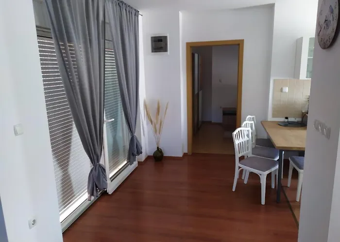 Zobic Family Apartments Rab Town