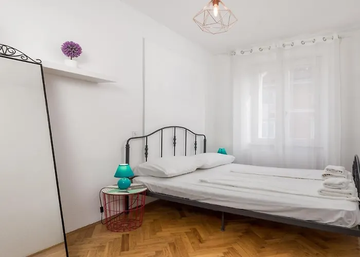 Main Square - Lloyd Apartment Rijeka
