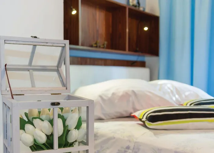 Rooms Croatia With Parking, Kitchen And Dining Area For Guests Rijeka
