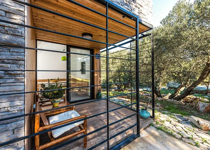 Cozy Home In Dragove With House Sea View